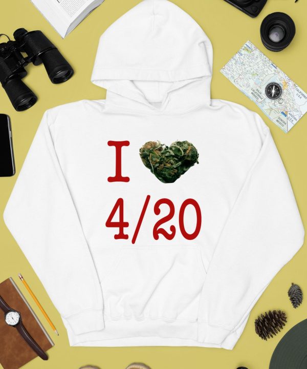 Rihanna Wearing I Love 420 Day Shirt4