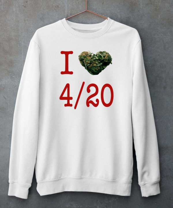 Rihanna Wearing I Love 420 Day Shirt5